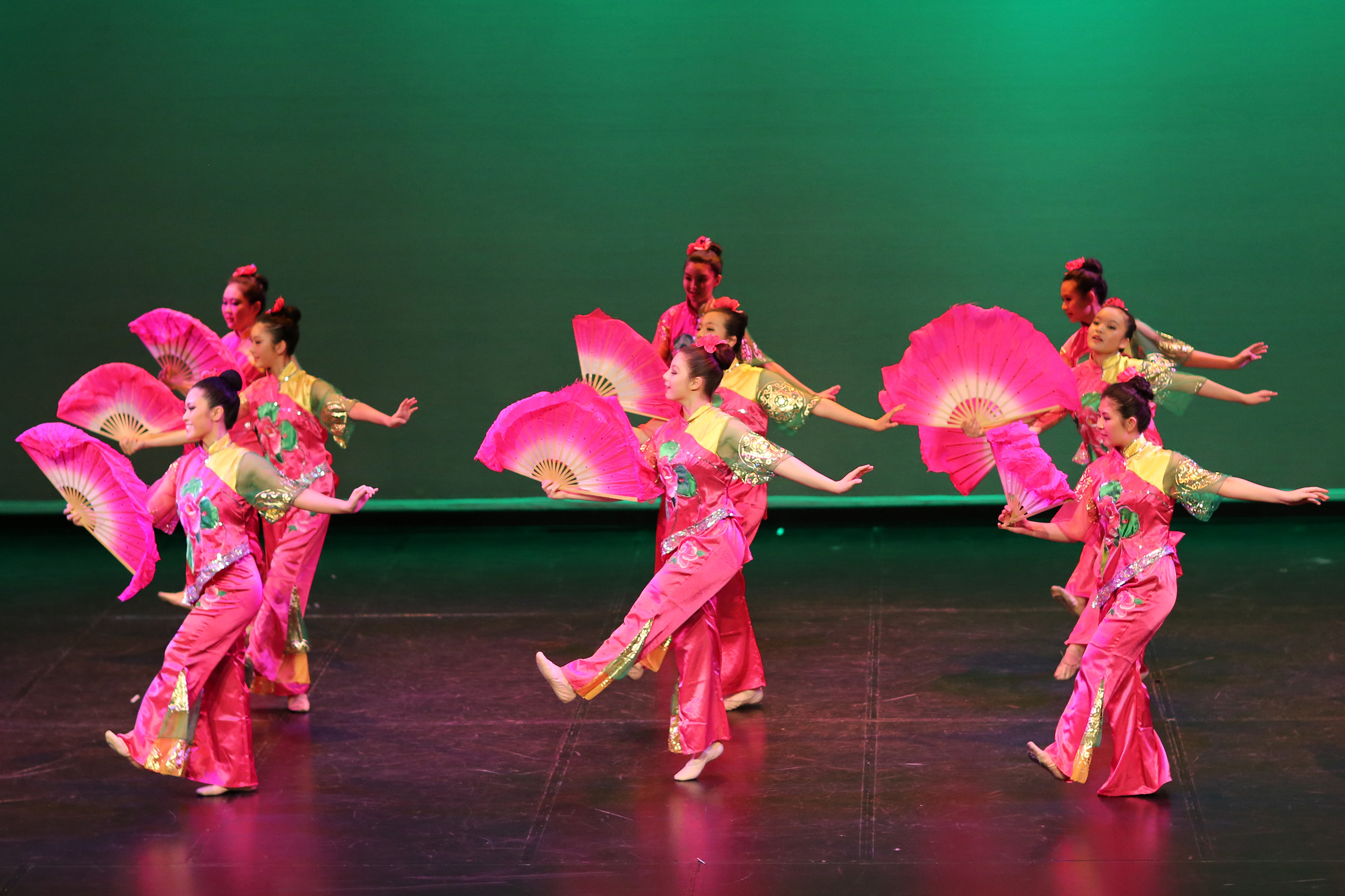 https://tool.hostmaterial.com/public/uploads/images/newsimages/maannewsimage23102021_115552_Chinese-Fan-Dance.jpg